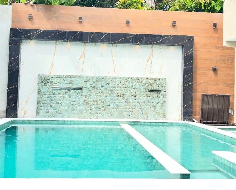 Piscina com cascata